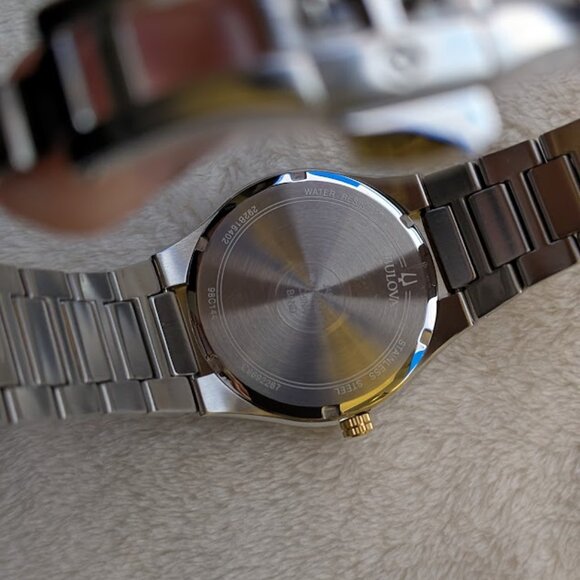 ⬇️PD⬇️BULOVA Gold and Silver Watch with Elegant Design and Link Bracelet - Picture 13 of 14